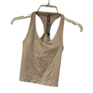 10. NWT Vuori halo performance crop tank Size XS